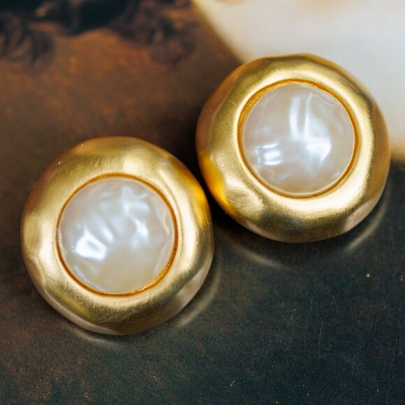 SOLD Givenchy Jumbo Simulated Pearls Clip-on earrings - Picture 1 of 5